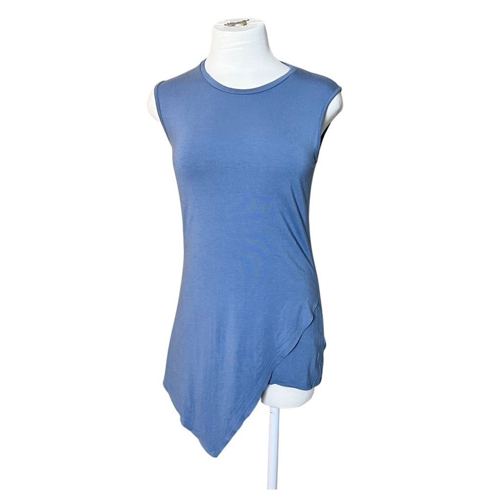 HARVE Benard Asymmetrical Length Sleeveless Top - Picture 2 of 7